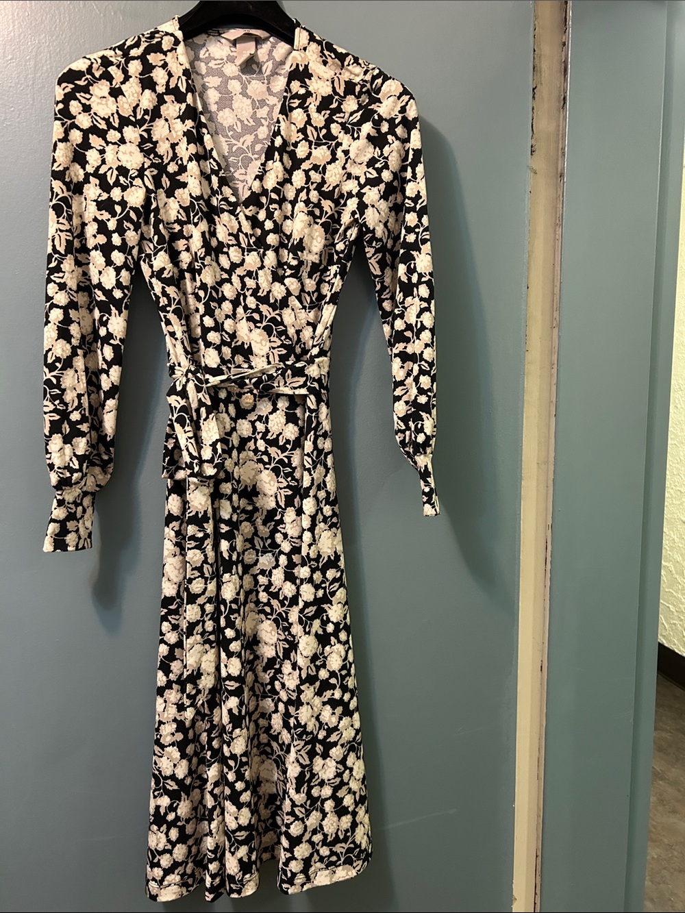 H&M Black Cream & White Floral Dress with Self Tie Belt Size XS BRAND NEW NO TAG